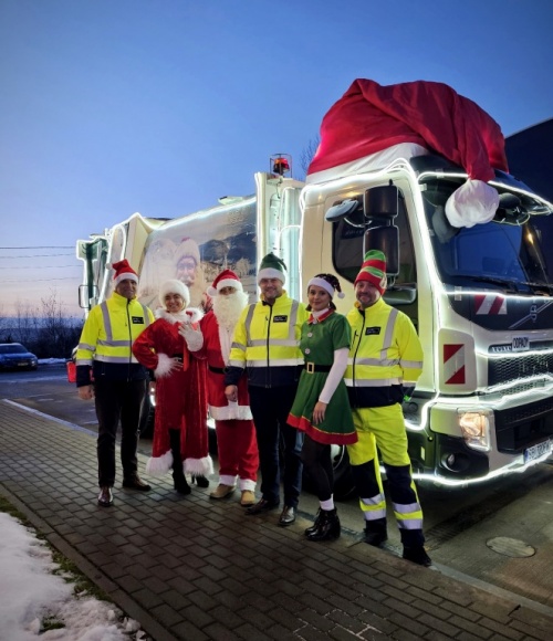Mikołaj za kierownicą świątecznej śmieciarki!