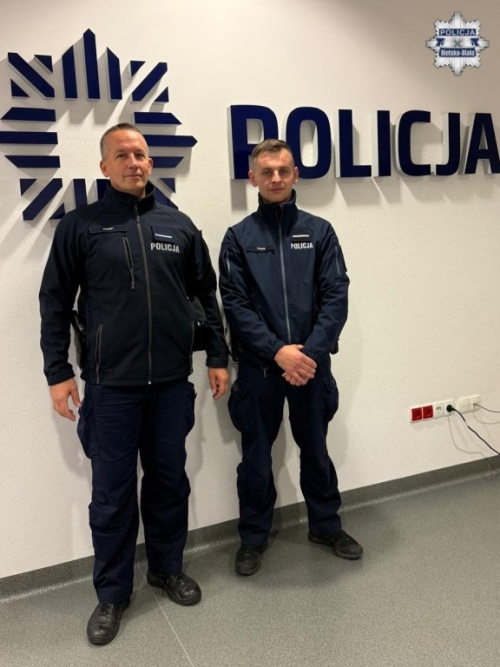 Weszli do płonącego garażu, by ratować ludzkie życie. Bohaterska postawa policjantów z&nbsp;Czechowic-Dziedzic
